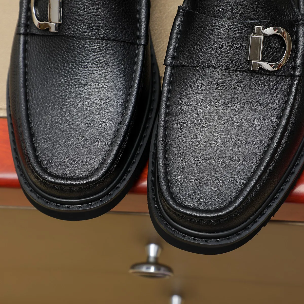 Men's shoes 💰500 Ferragamo [Ferragamo] top imported suit men's shoes 💯Original copy of the official website, product materials: selected imported embossed calfskin + luxury hardware buckle accessories ~ imported water-dyed cow 🐂 leather lining. Strong three-dimensional visual effect, original combination outsole, multiple colors available😘 Size: 38-44 (.45.46.4. Customized)